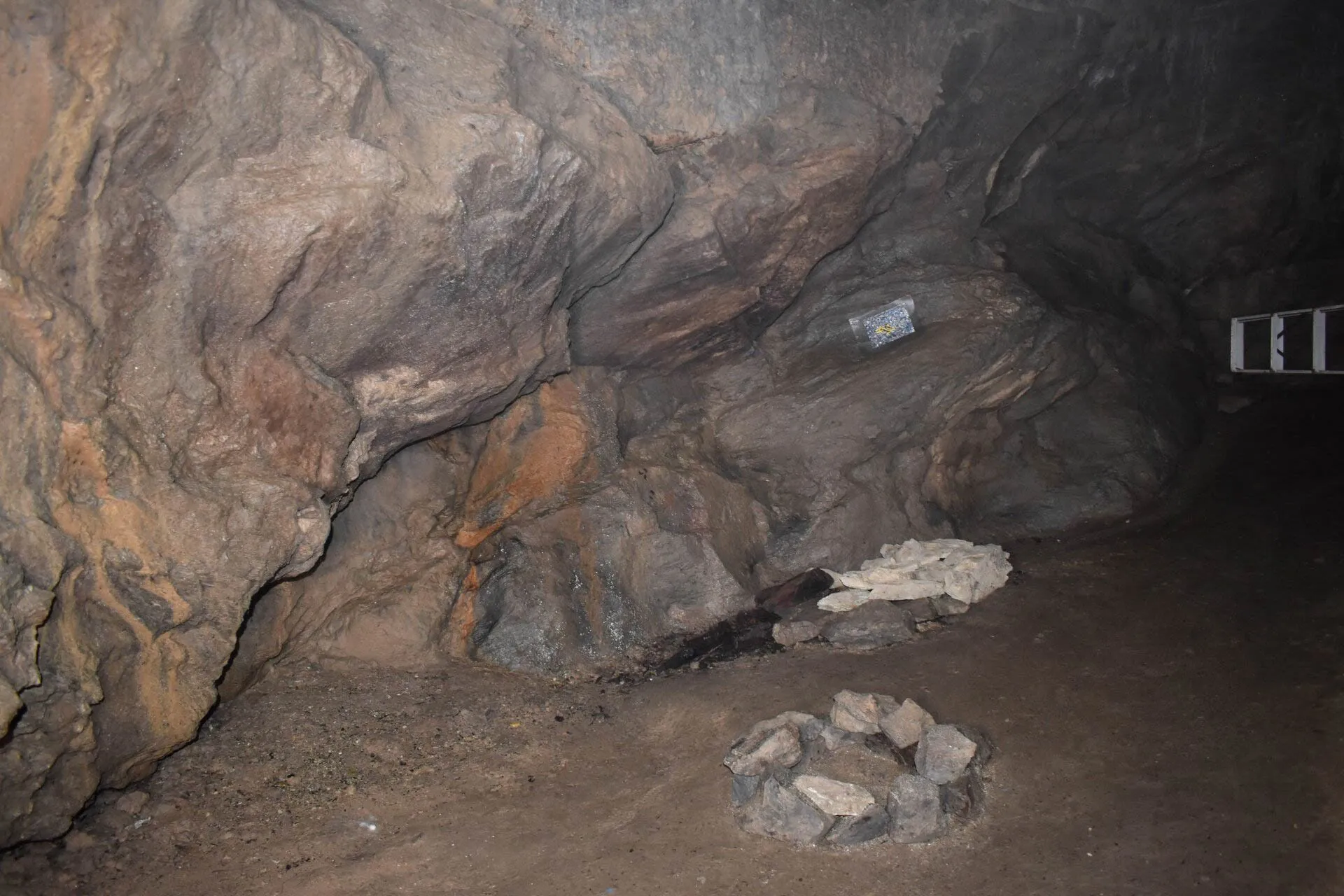 Feuerstelle in der Leichtweißhöhle